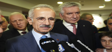Bakan Uralo�lu: �u anda T�rkiye'de net olarak bir jet yak�t� problemi yoktur