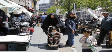 �ran'da g�nl�k ya�am b�y�k �l��de normal seyrinde