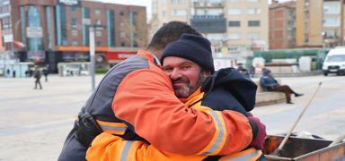 Temizlik i��isinden �rnek davran��: G�rd��� an polislere bildirdi