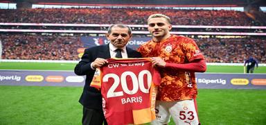 Galatasaray'da 2. kez 'dalya' diyen Bar�� Alper'e plaket!