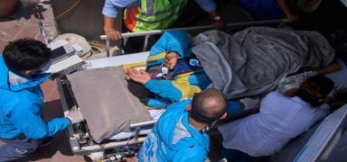 Everest'te mucizevi kurtulu�! �l� san�lan rehber 'emekleyerek' d�nd�