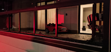 Balkon camlar�n� k�rarak i�eri girdiler! H�rs�zl�k anbean g�r�nt�lendi