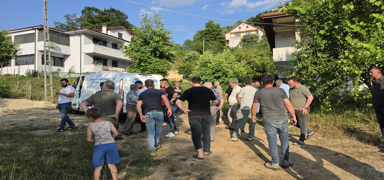 Sakarya'da a�a�tan d��en ya�l� adam hayat�n� kaybetti
