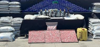 Zehir tacirlerine darbe! 1 tonu a�k�n uyu�turucu ele ge�irildi