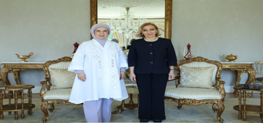 Emine Erdo�an, L�bnan Ba�bakan�'n�n e�i Sahar Selam ile g�r��t�
