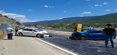 Kastamonu'da feci kaza: Otomobiller kafa kafaya �arp��t�