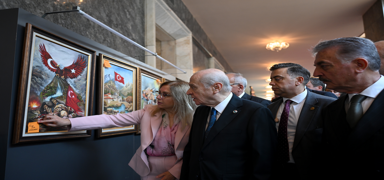 MHP Lideri Bah�eli'den 15 Temmuz sergisine ziyaret