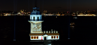 Galata Kulesi ve K�z Kulesi'nde 15 Temmuz'a �zel mapping g�sterisi