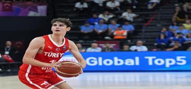 �mer Kutluay tarihe ge�ti! T�rk basketbolunda bir ilki ba�ard�...