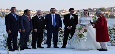 �smail Y�ksek, d�nyaevine girdi