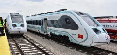 Milli Elektrikli Tren Halkal�'da raylara ��k�yor