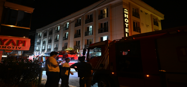 Esenyurt'ta otel yang�n�: �ok say�da vatanda� mahsur kald�