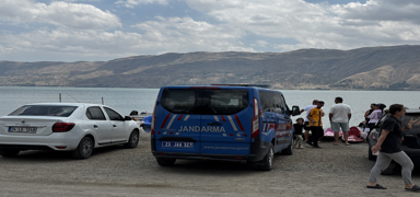 Hazar G�l�'nde su alan kay�ktaki 8 ki�i tahliye edildi